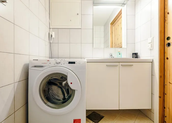 Modern Seahouse In With Stunning Views!